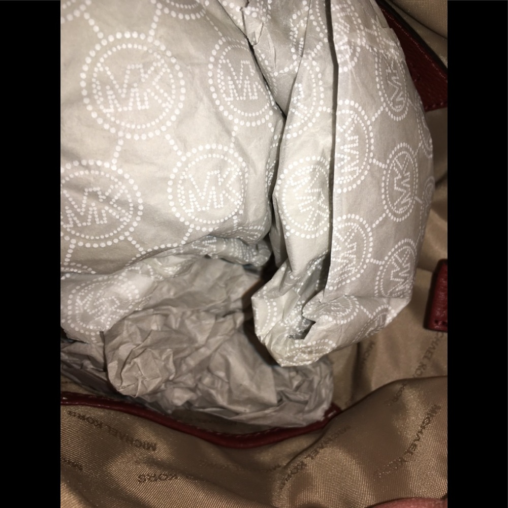 ⭐️⭐️⭐️3X HP⭐️ ⭐️⭐️ 💯 Authentic Michael Kors Brooklyn Grommet Feed Bag - Picture 12 of 16